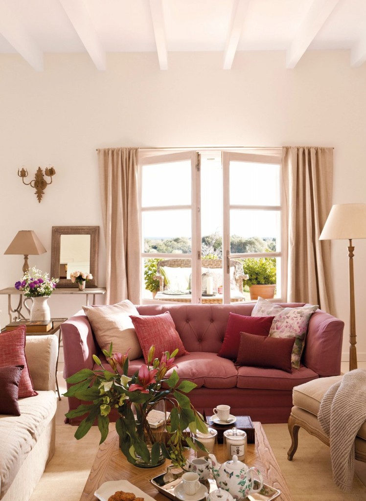 salon_con_sofa_color_burdeos_936x1280