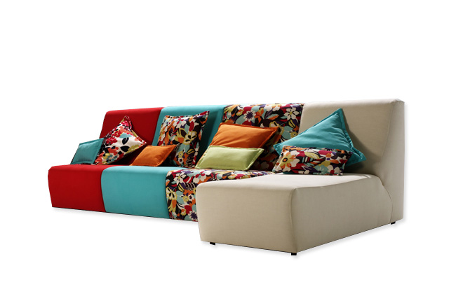 Sofá chaise longue de colores y estampados