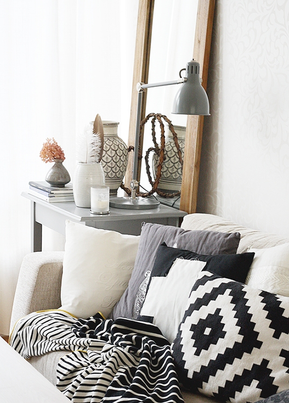 Salón negro, gris y madera Salón negro, gris y madera
